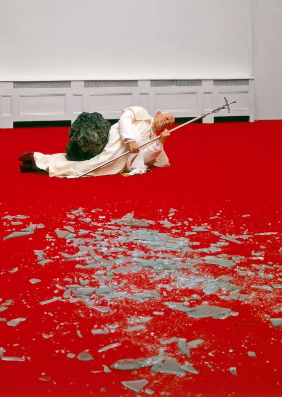 Vatican เลือก Maurizio Cattelan